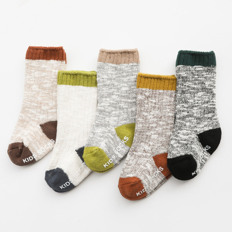 Calcetines antideslizantes para bebés: primeros pasos seguros