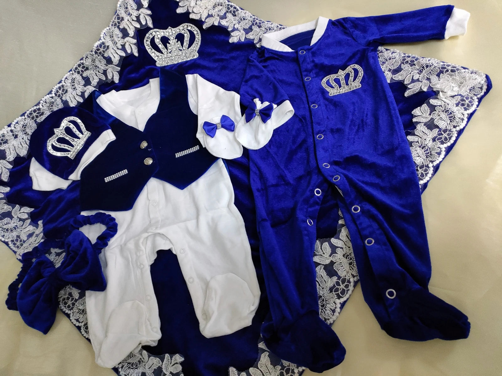 Conjunto de bebé de terciopelo real: ¡Bienvenidos a casa de lujo!