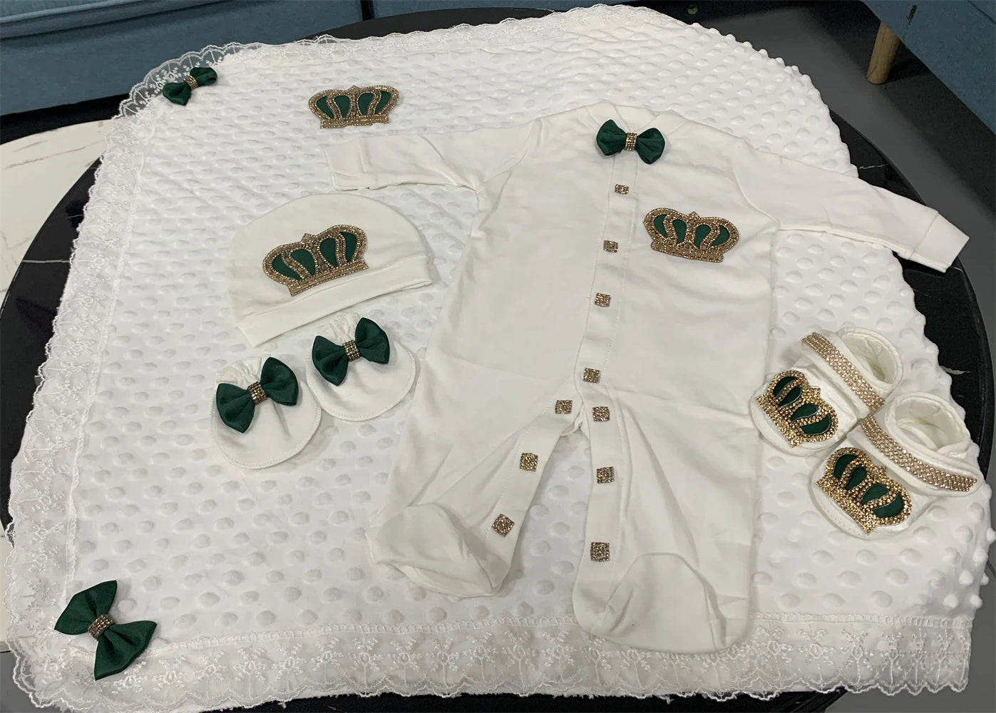 Conjunto de regalo con biberón y atuendo de salida del hospital Royal Baby