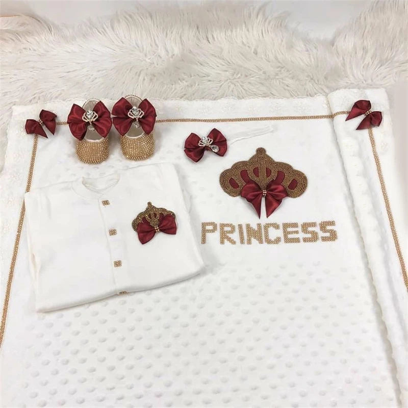 Conjunto de regalo con biberón y atuendo de salida del hospital Royal Baby