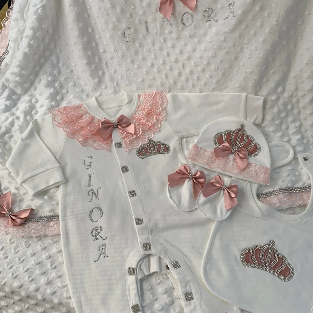 Conjunto de regalo con biberón y atuendo de salida del hospital Royal Baby