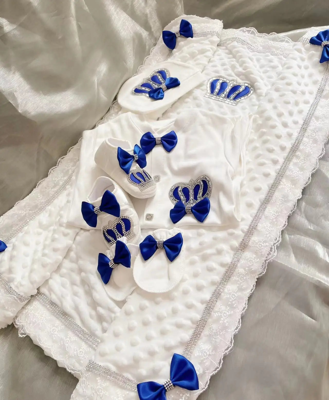 Conjunto de regalo con biberón y atuendo de salida del hospital Royal Baby